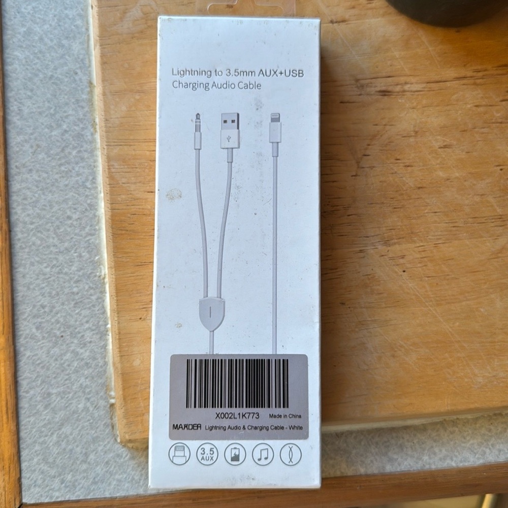 APPLE Lightning to 3.5mm AUX & USB Charging Audio Cable *NEW* *Unopened*